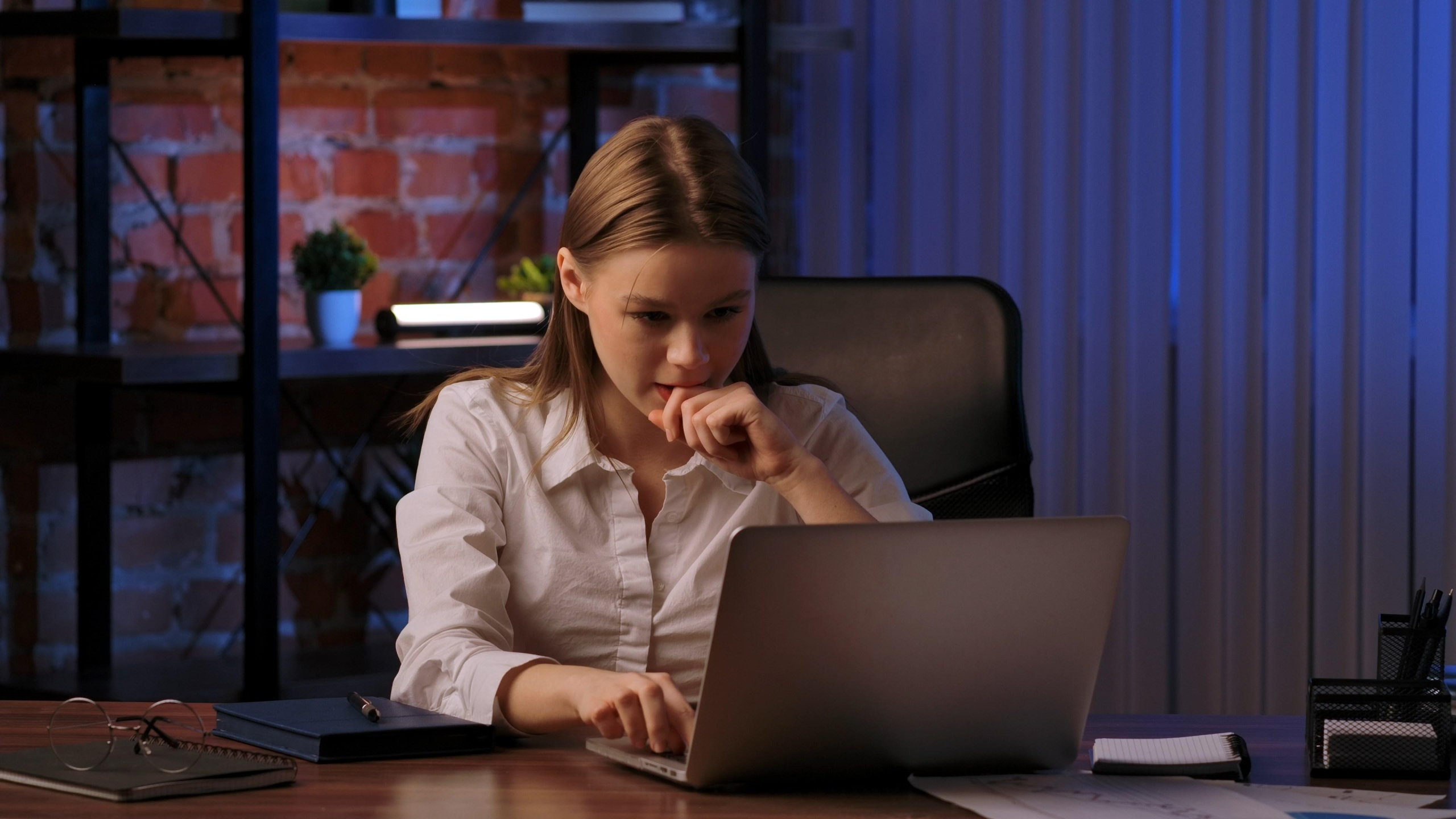 mujer emprendedora con dudas